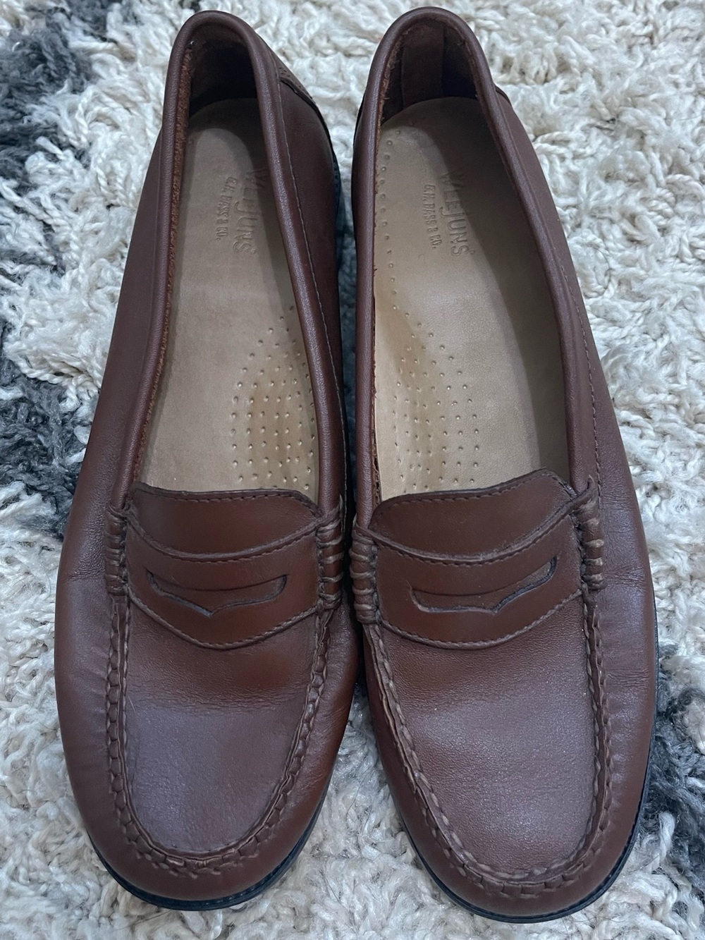 WeJuns Bass Classic Chestnut Brown Leather Penny Loafers
